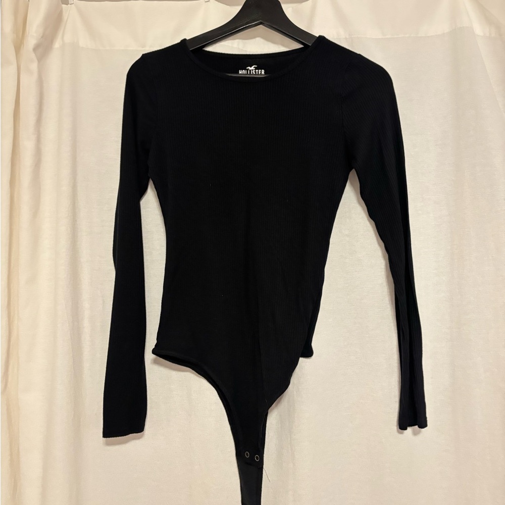 Hollister Black Ribbed Long Sleeve Bodysuit - M